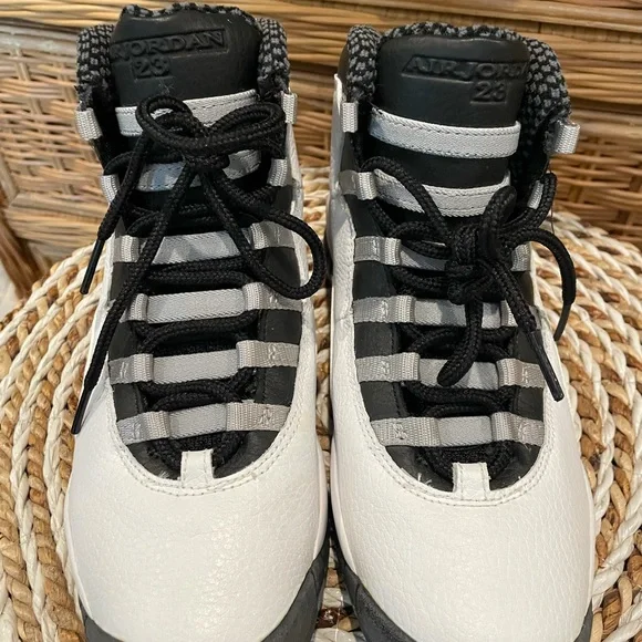 2005 retro 10 Jordan’s - Picture 3 of 8